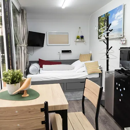 Tiny House Annemone Bei Carogruen In Erfurt-gemuetlich-sonnig-kueche-bad-garten-parken-pool-sauna-klimaanlage-wlan *