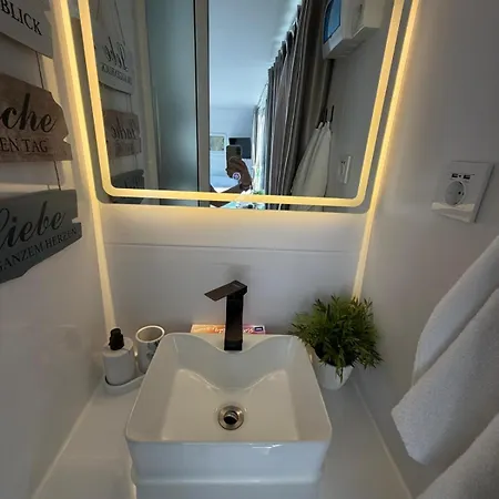 Holiday home Tiny House Annemone Bei Carogruen In Erfurt-gemuetlich-sonnig-kueche-bad-garten-parken-pool-sauna-klimaanlage-wlan *
